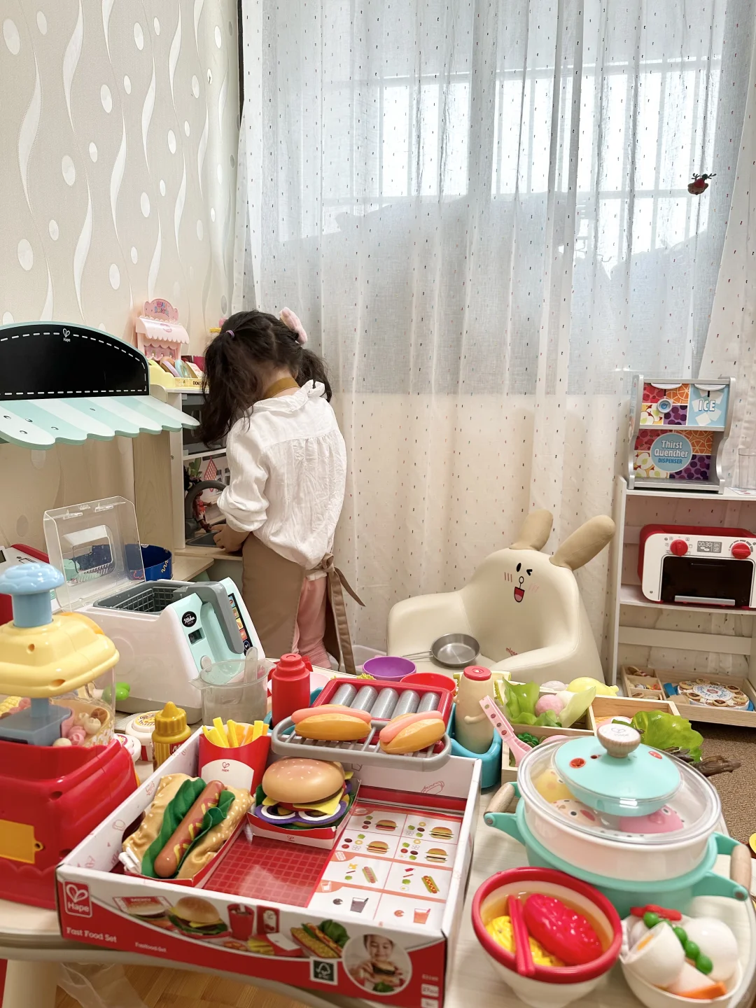 她真的好爱这些厨房玩具??