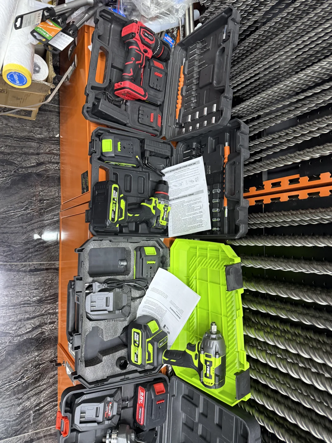 塔什干卖中国装修工具老板娘.