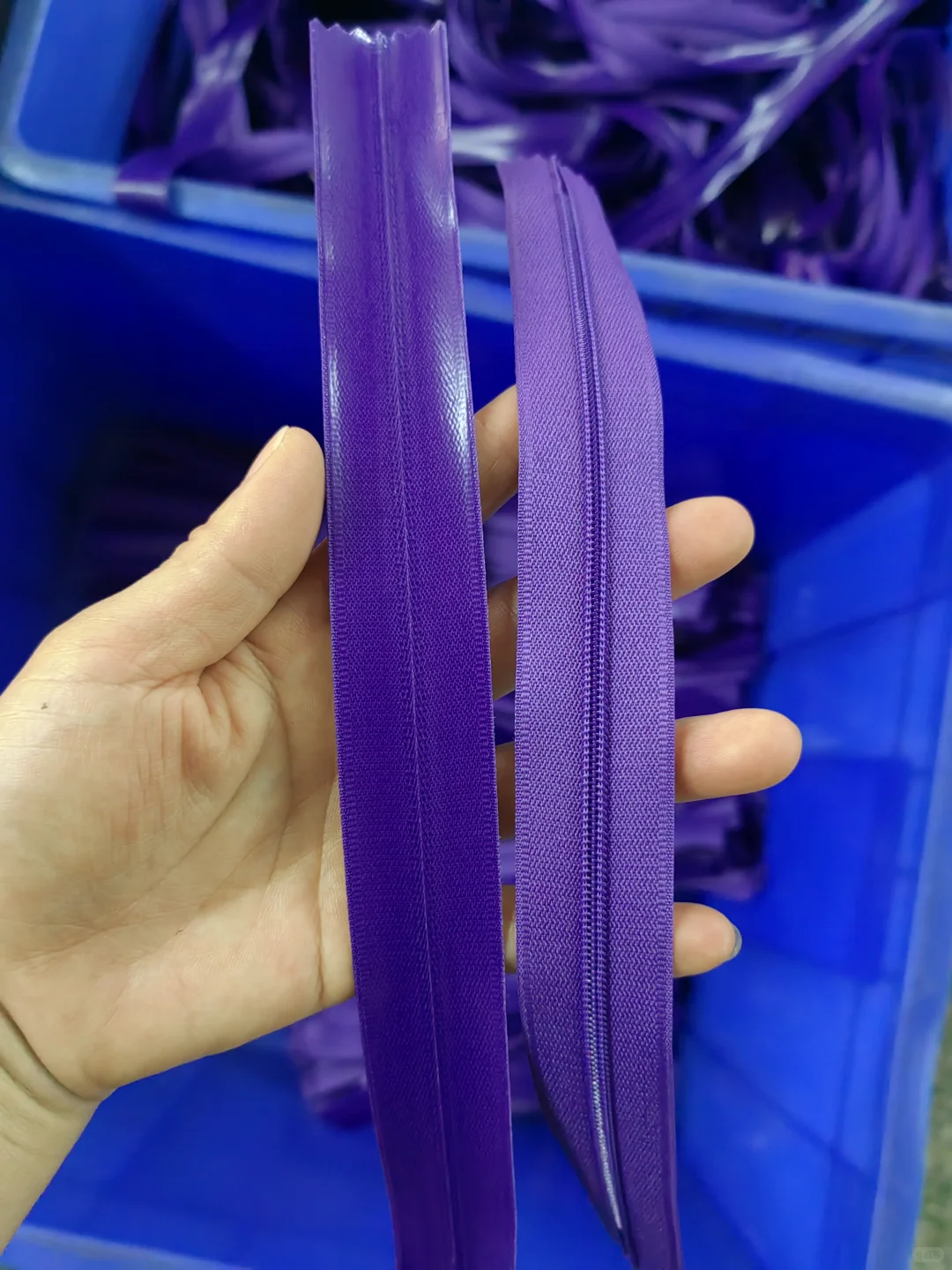 3号尼龙韩版亮面防水拉链，冲锋衣口袋专用