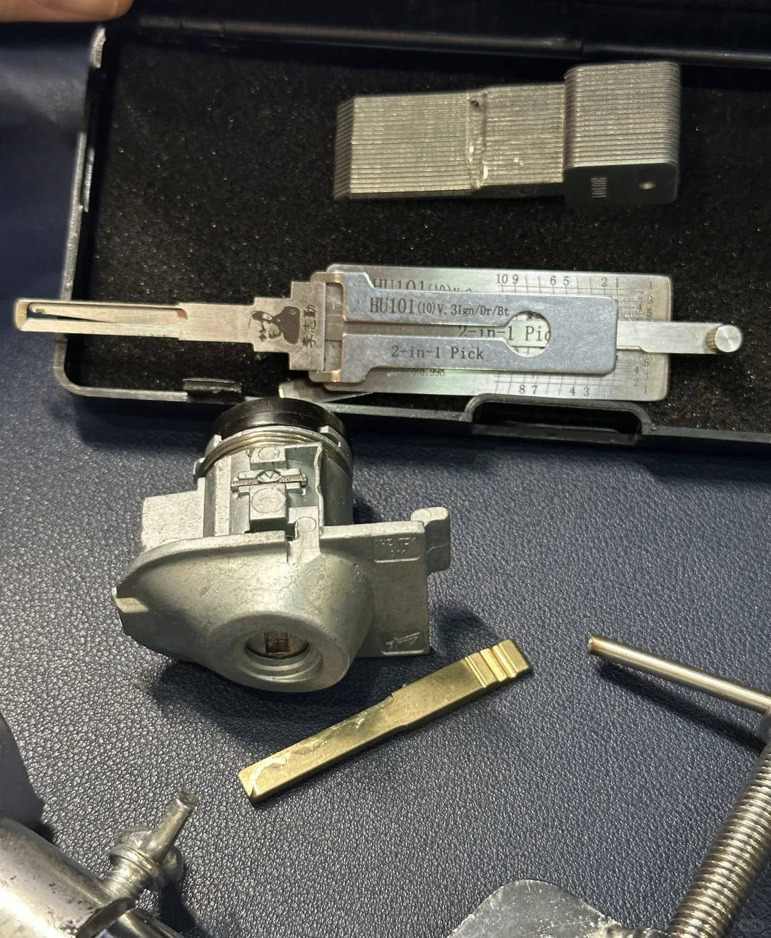 机械钥匙丢了？自学汽车开锁技能拿捏！