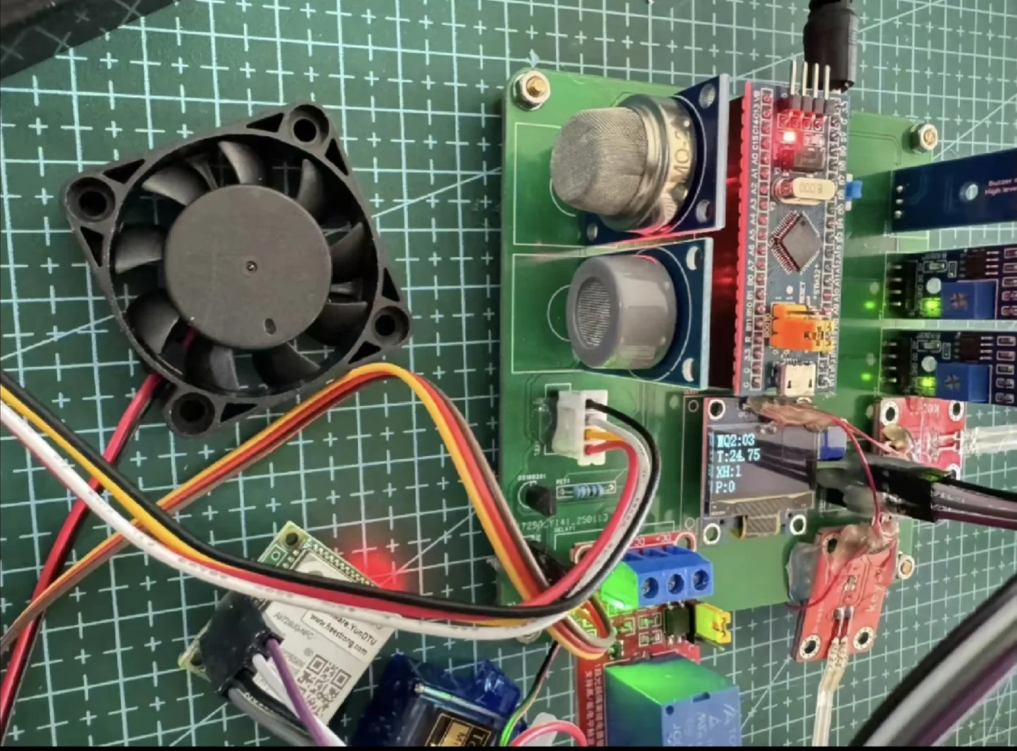 基于ESP32单片机的实验室环境监测系统