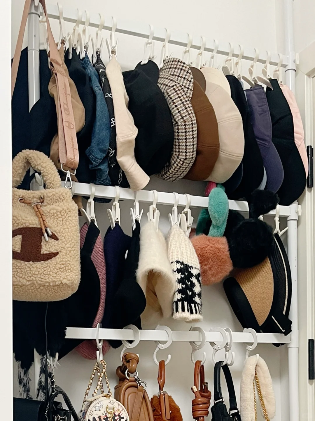小户型最满意的帽子包包收纳找到啦！