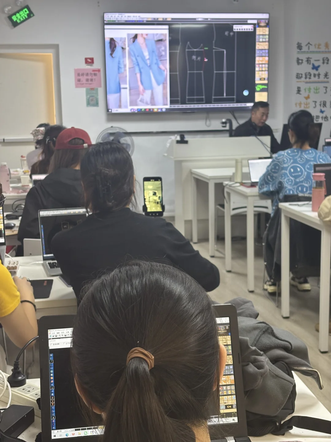 上海时装、晚礼服、职业装设计、CAD培训班