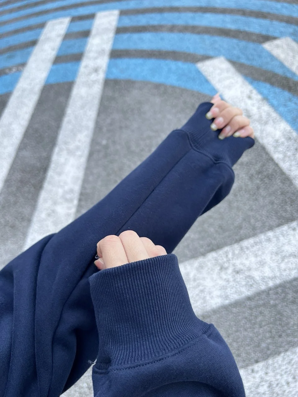 好权威的设计！AC袖口有点意思！