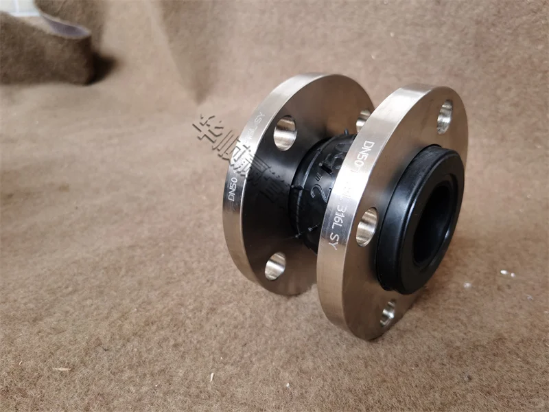 揭秘三元乙丙船标法兰橡胶接头