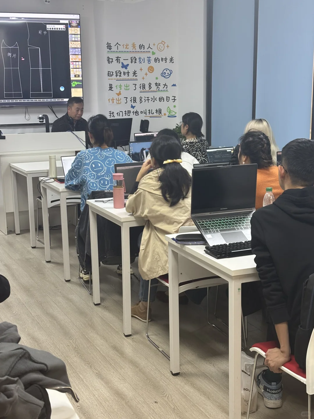 上海时装、晚礼服、职业装设计、CAD培训班