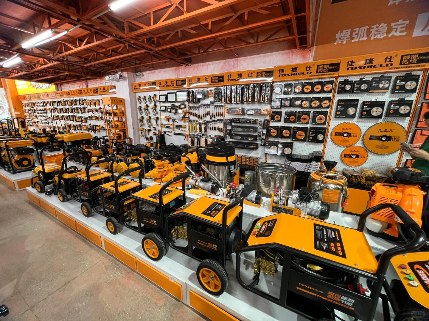 五金机电门店上货效果