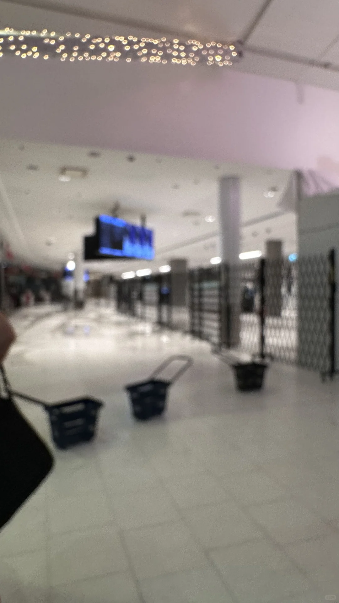 悉尼又一离谱的事！傍晚悉尼大雨，机场拥堵