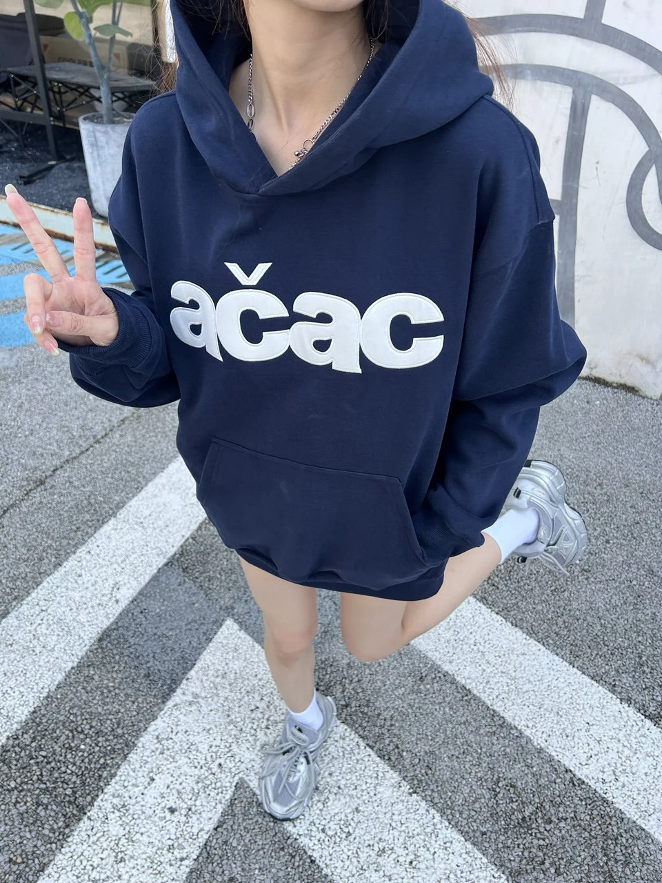 好权威的设计！AC袖口有点意思！