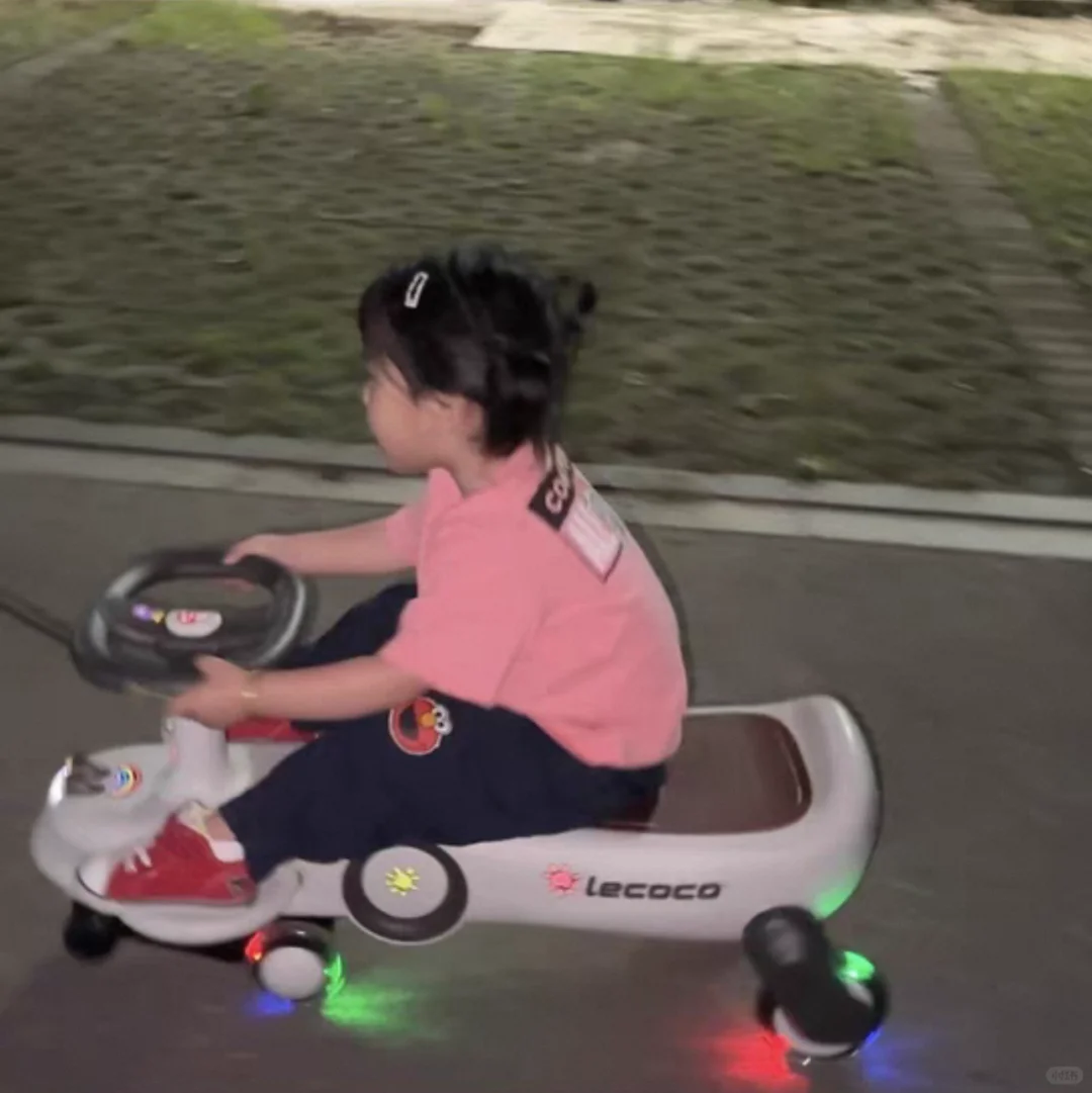 泰酷啦?，闪光轮的扭扭车真是泰酷啦