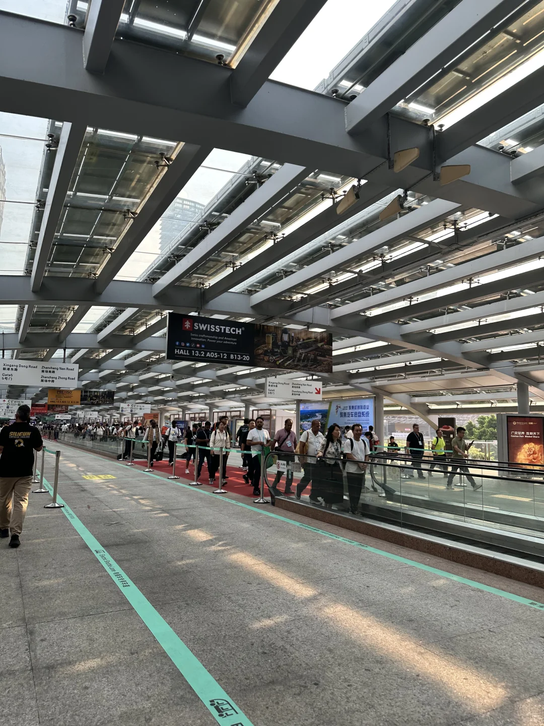 【广州】广交会第一天办证人山人海