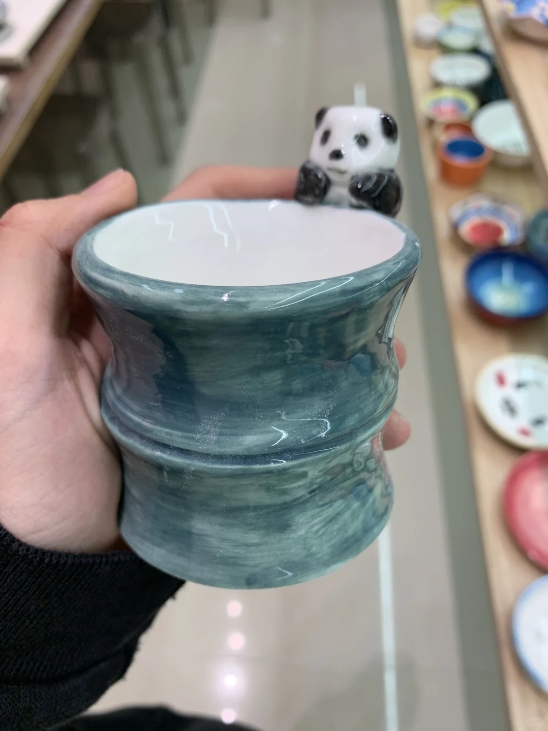 谁的烟灰缸做成陶瓷也这么好看！