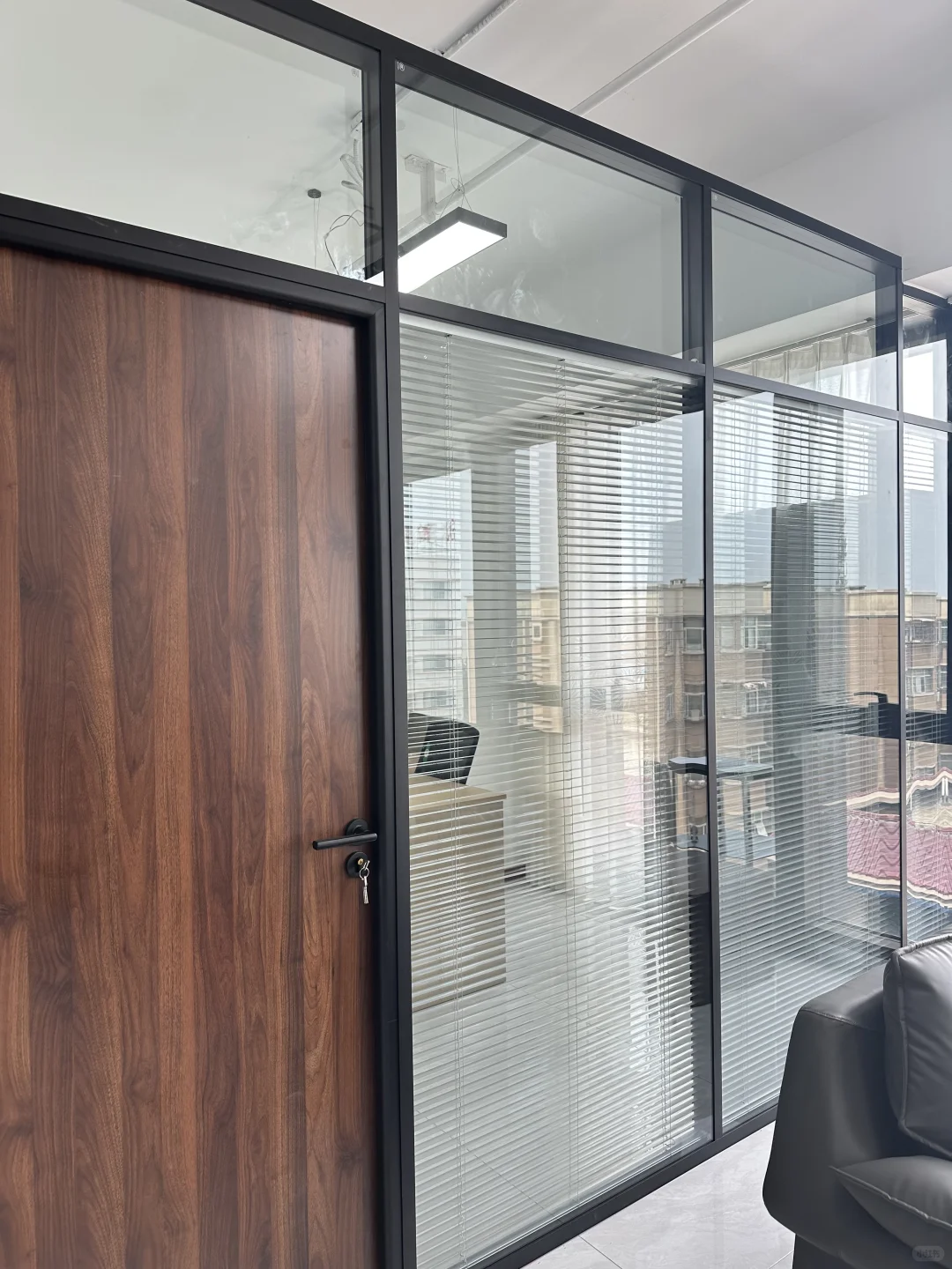 敲喜欢的玻璃隔断！