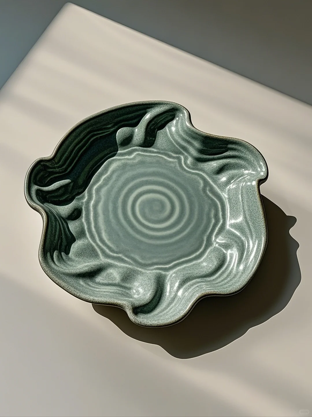 摆盘的高级美学:流动曲线+岩石肌理