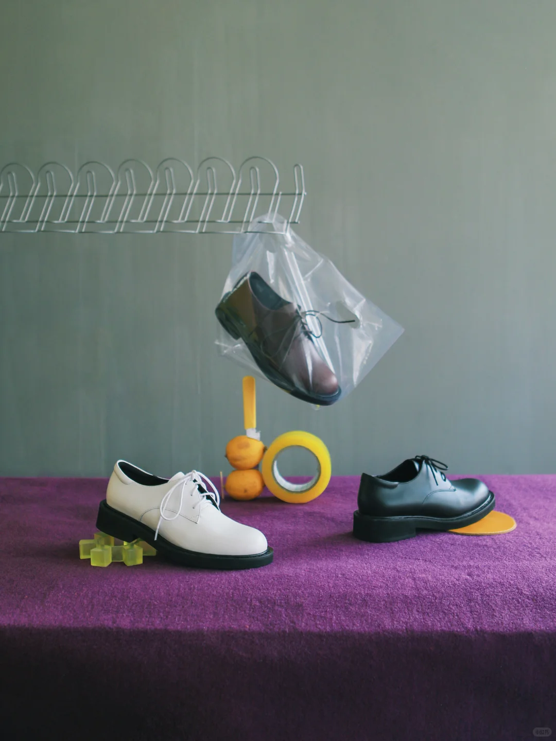 拍的鞋子静物