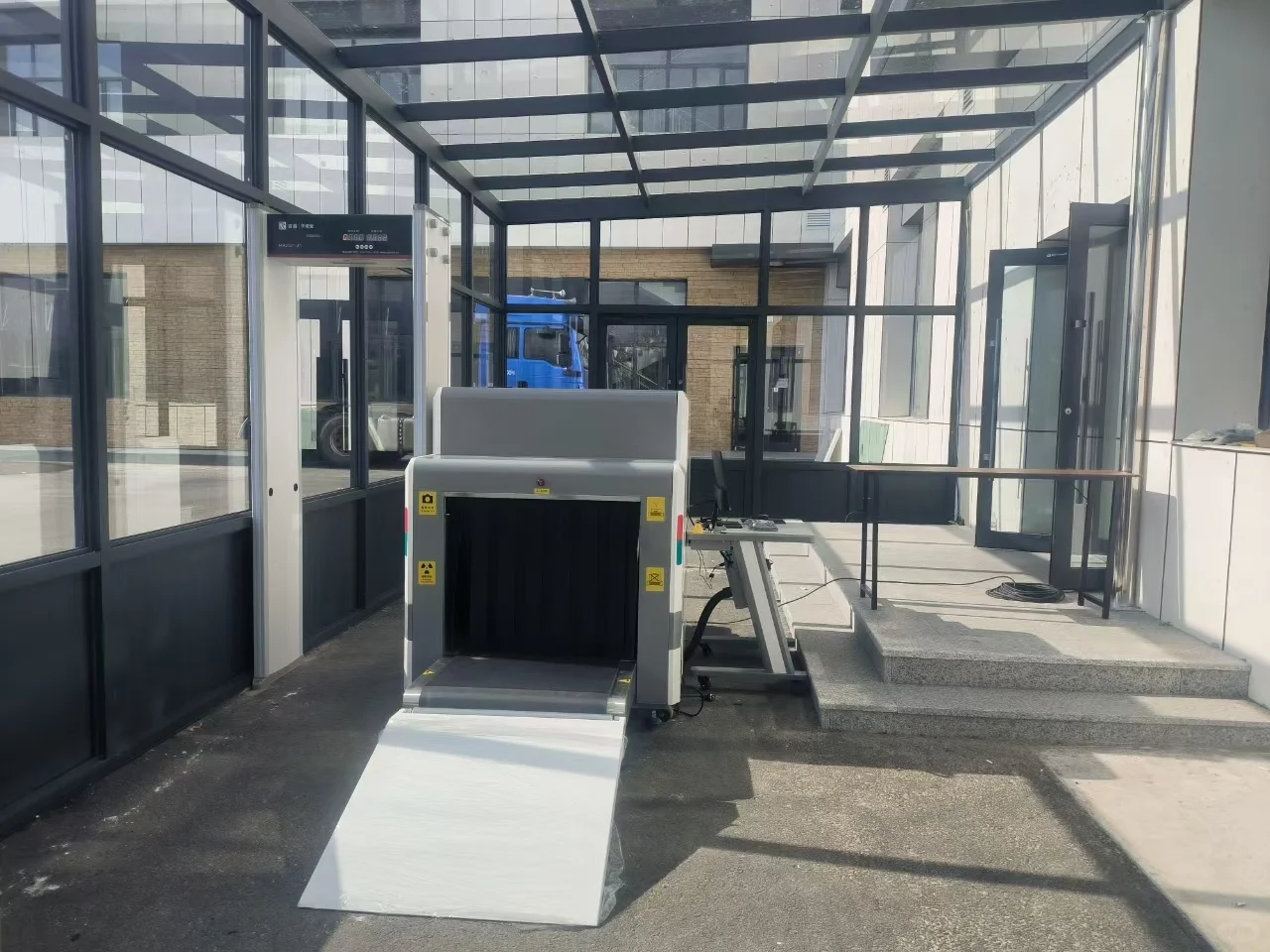 安检机厂家安装图