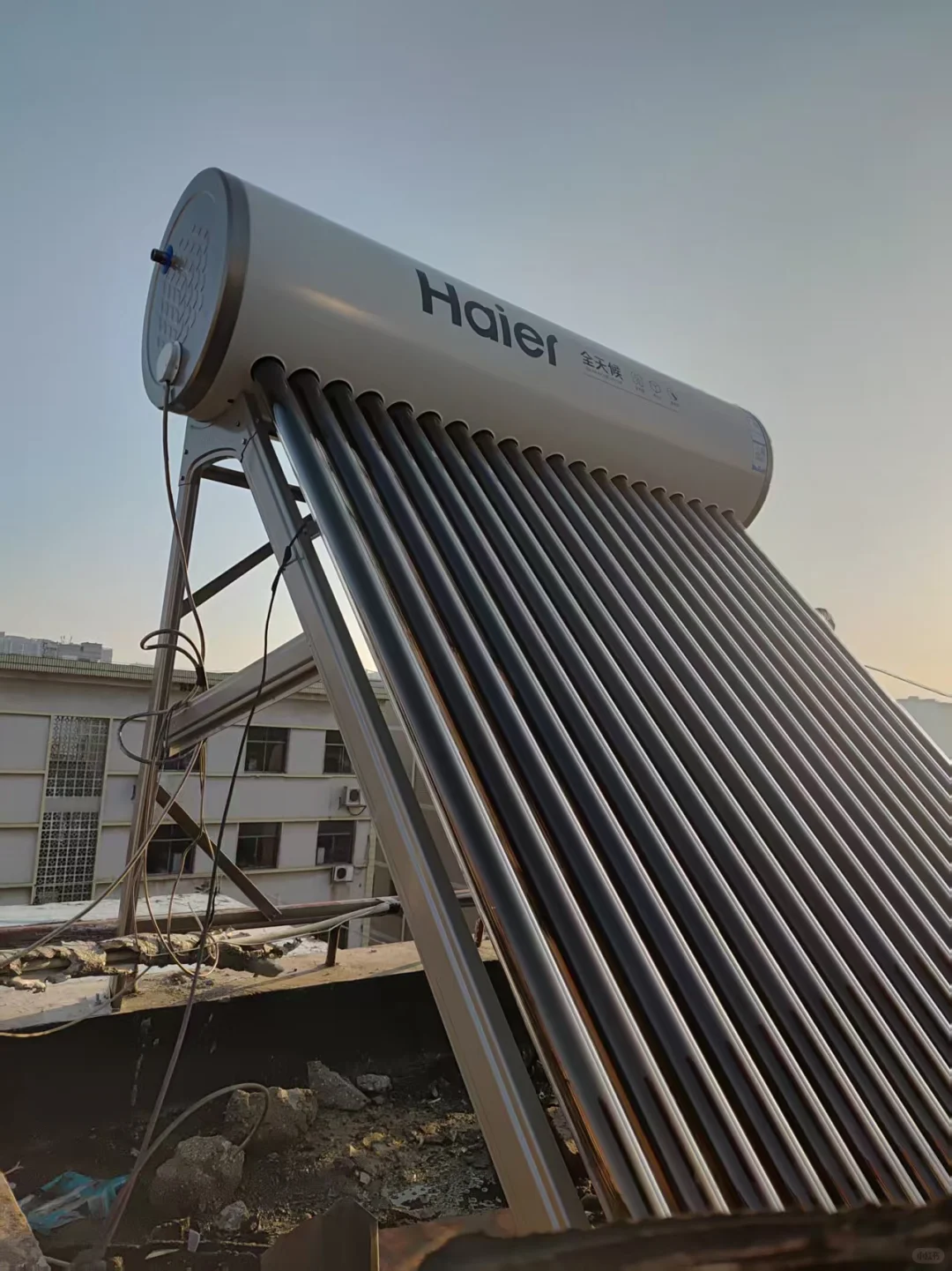 海尔太阳能热水器J7系列