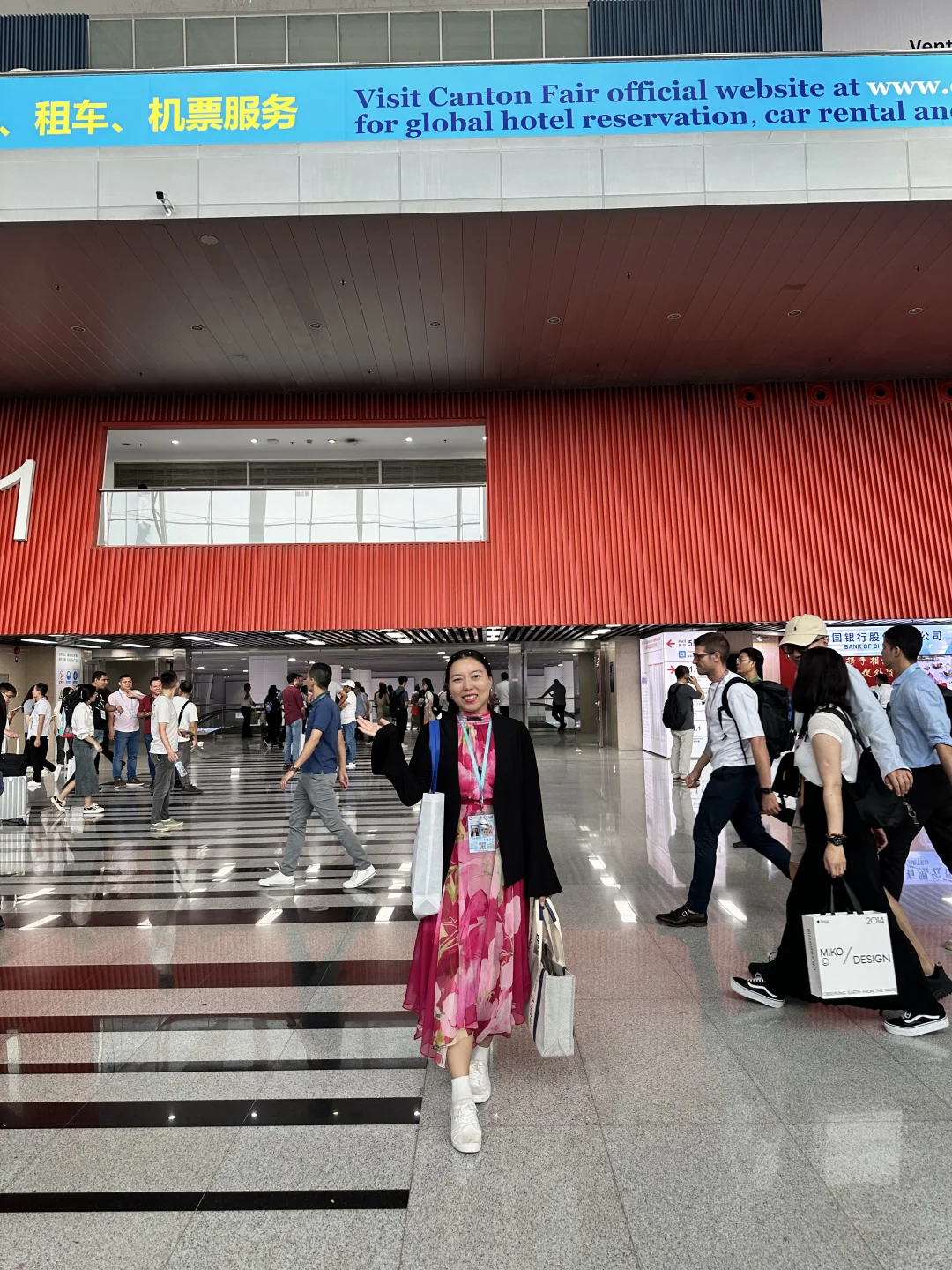 【广州】广交会第一天办证人山人海