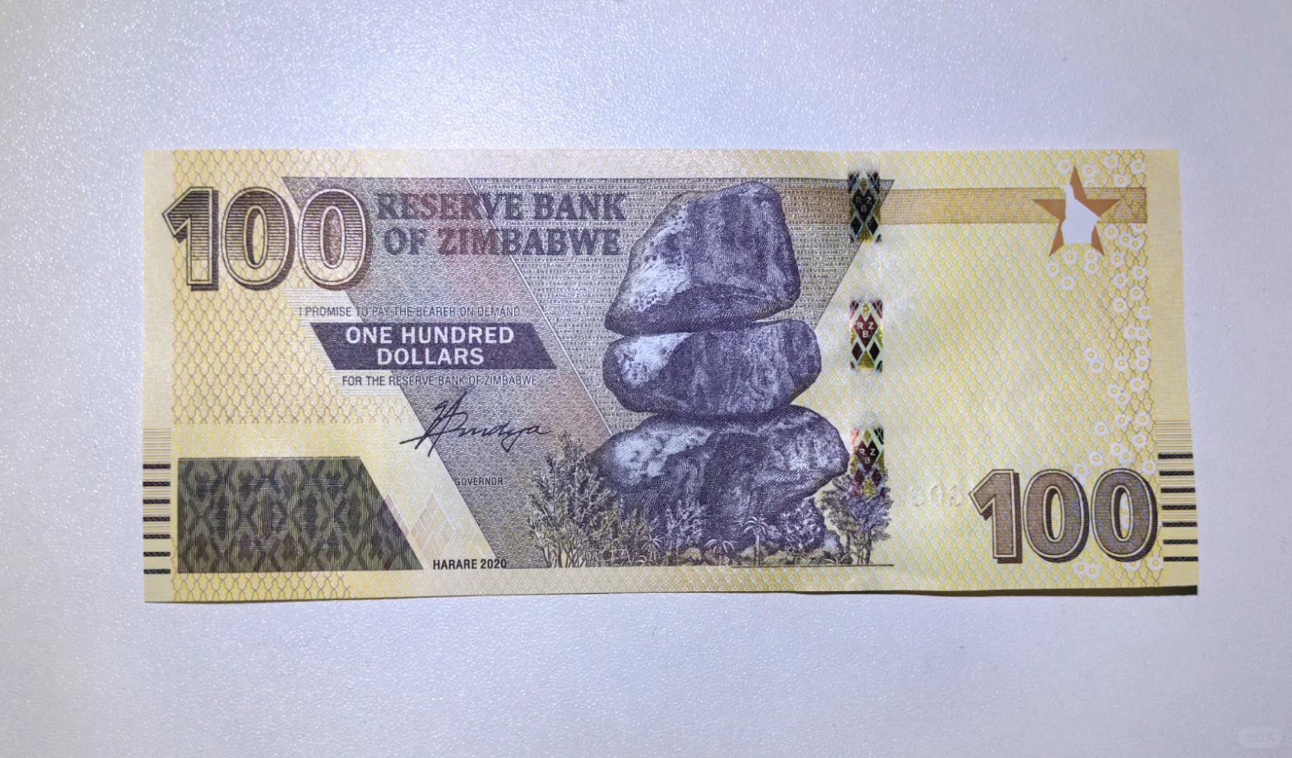 每日一钞：津巴布韦100元（2020版）