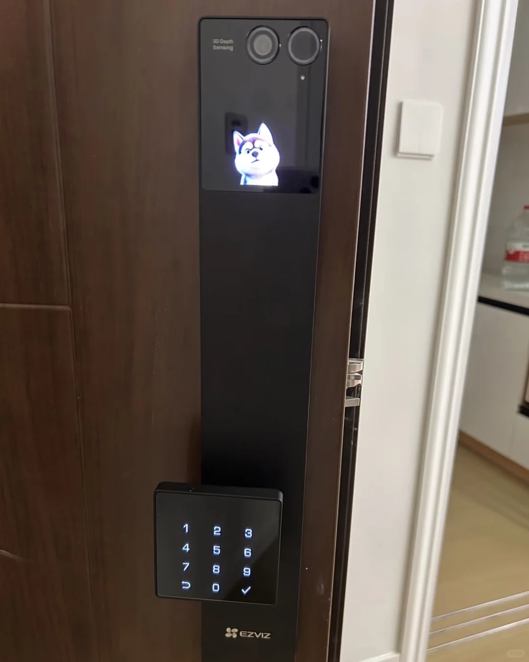 有些人买个智能锁就知道比比比