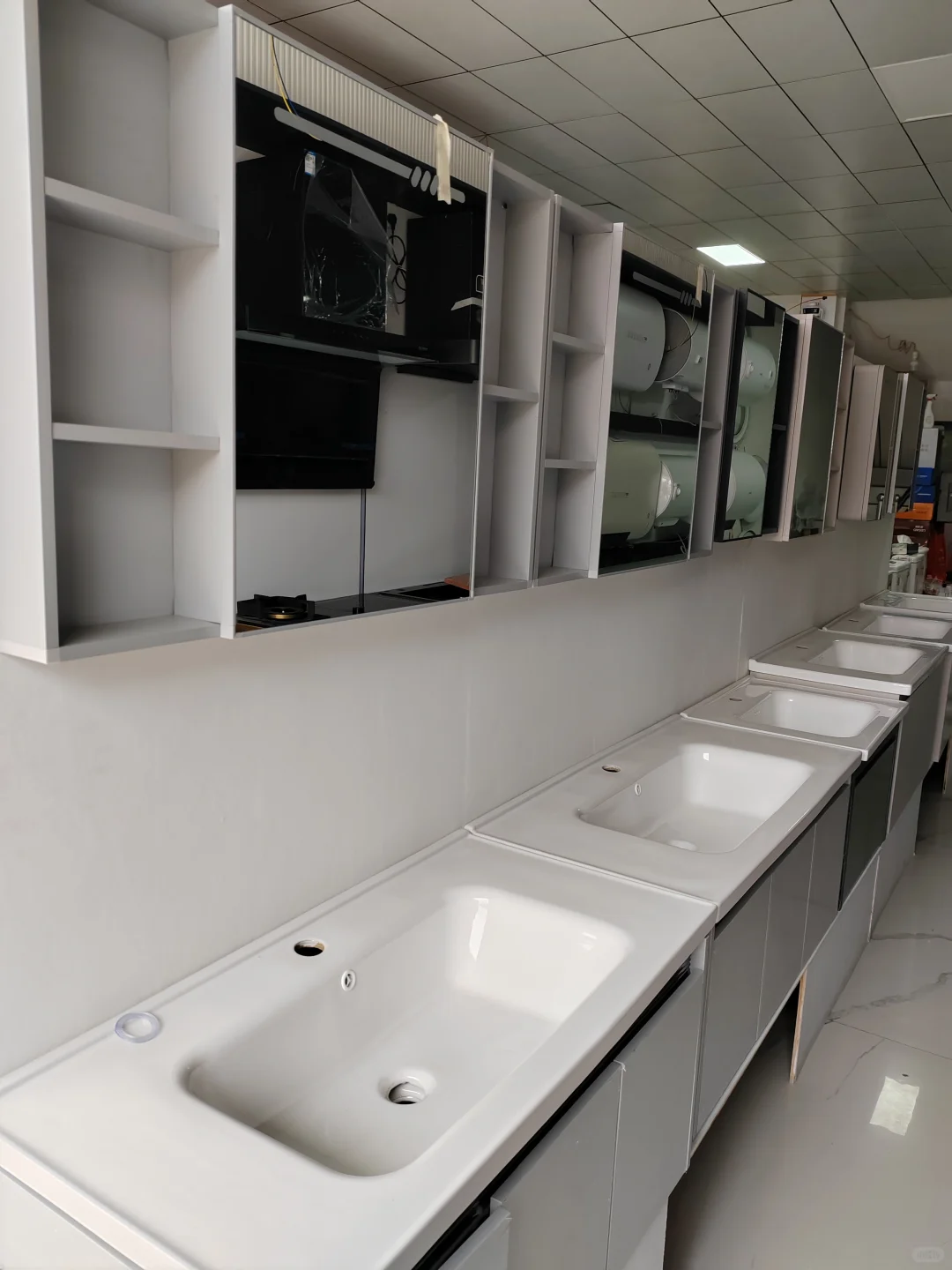 被爸妈抓回贵阳守开了18年五金店?