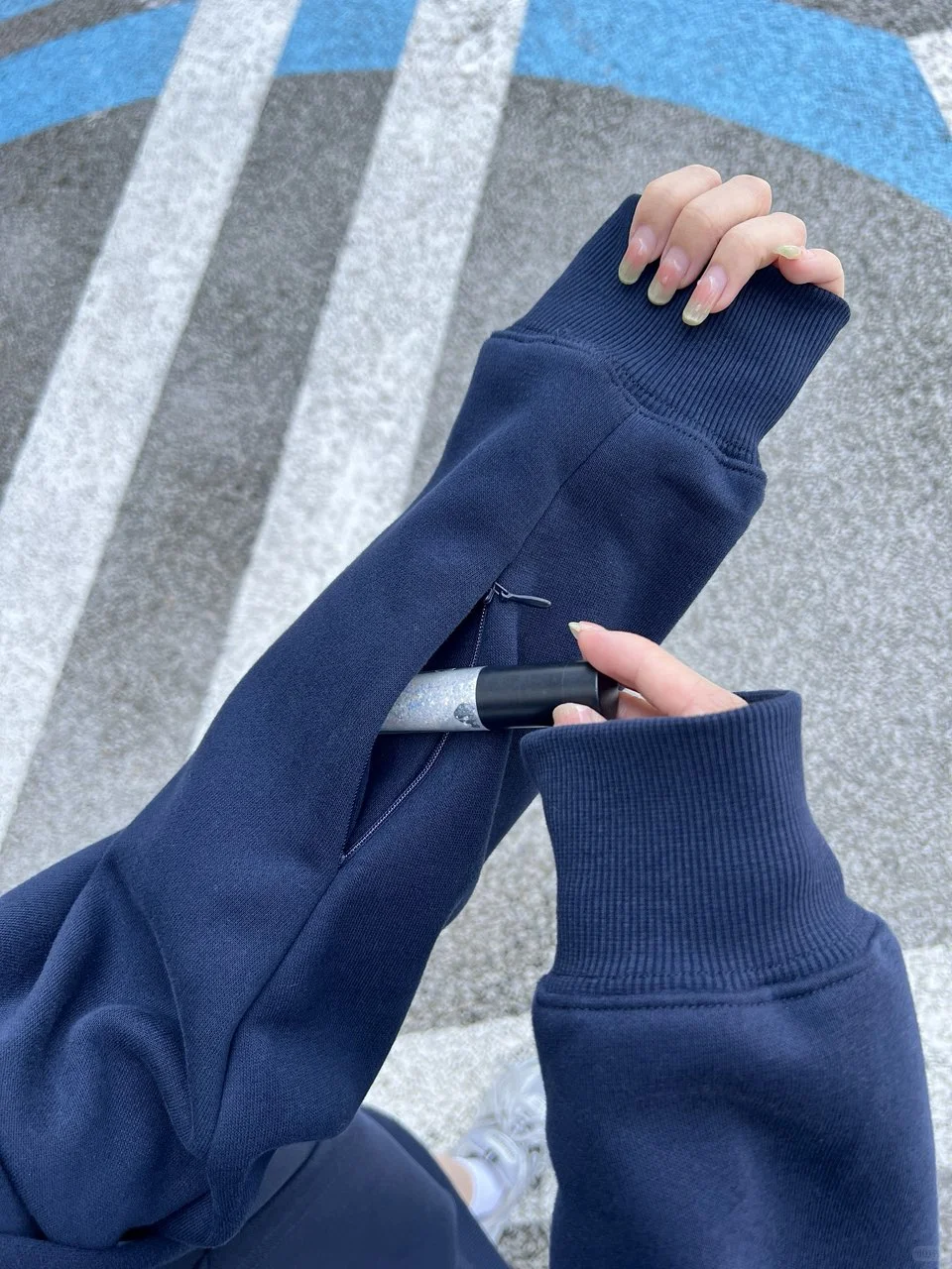 好权威的设计！AC袖口有点意思！