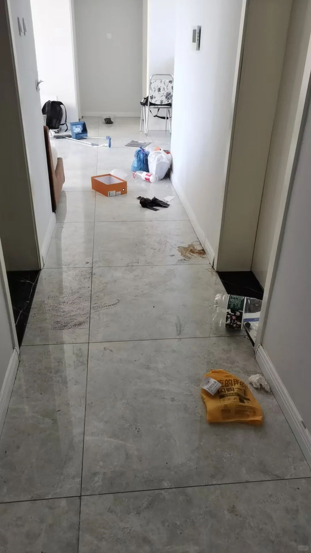 家里被搞成这样也是难为保洁了