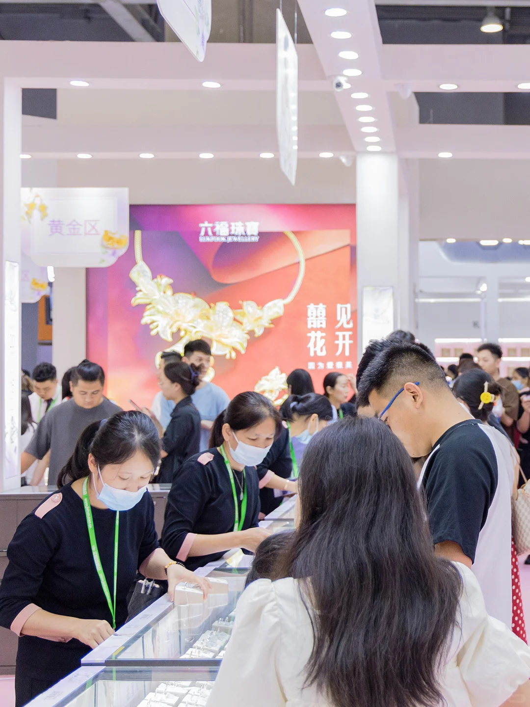 ?惊喜派送中…上海婚博会，浪漫发货！