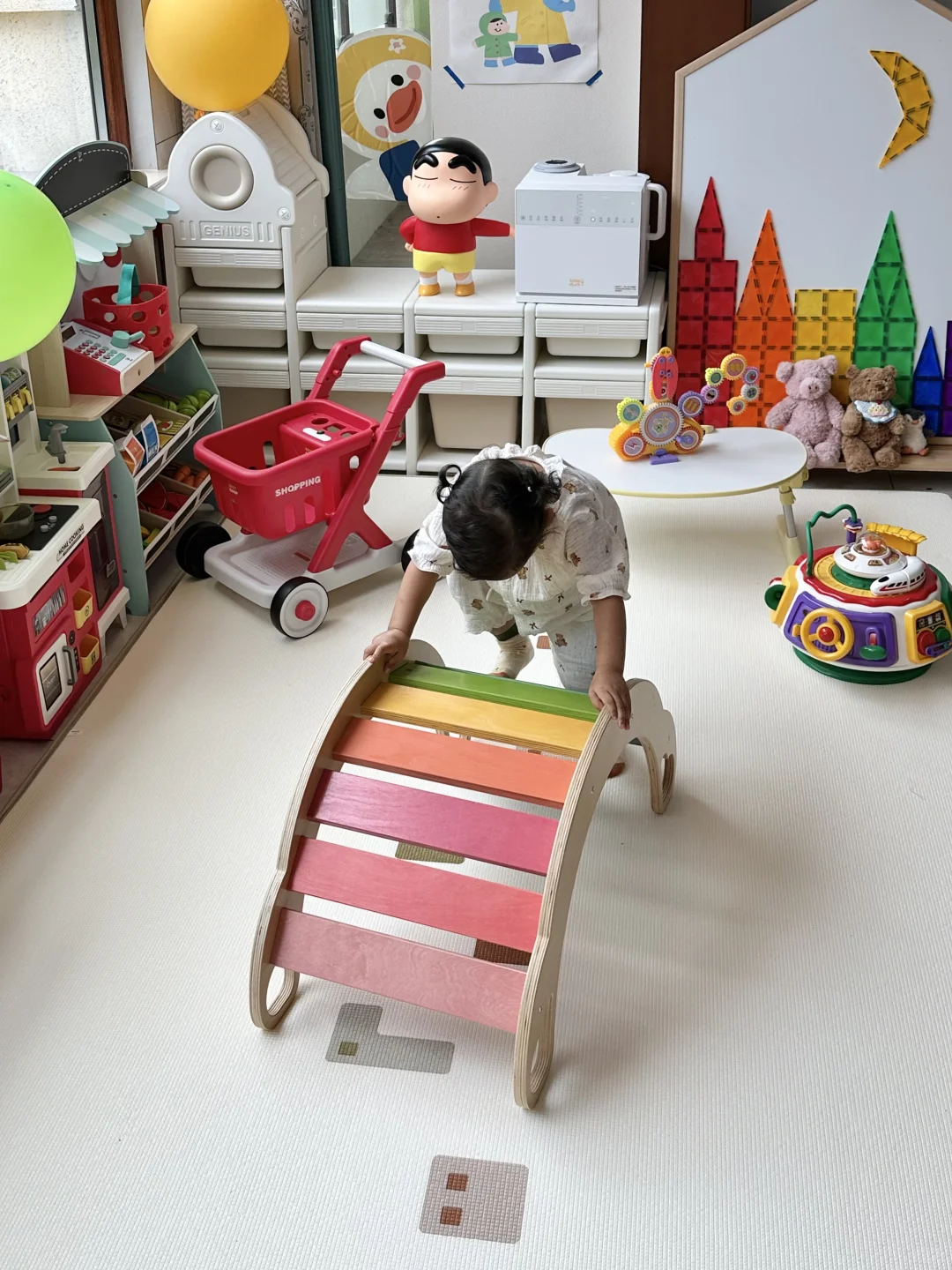 巴掌大的阳台装满了女儿的快乐