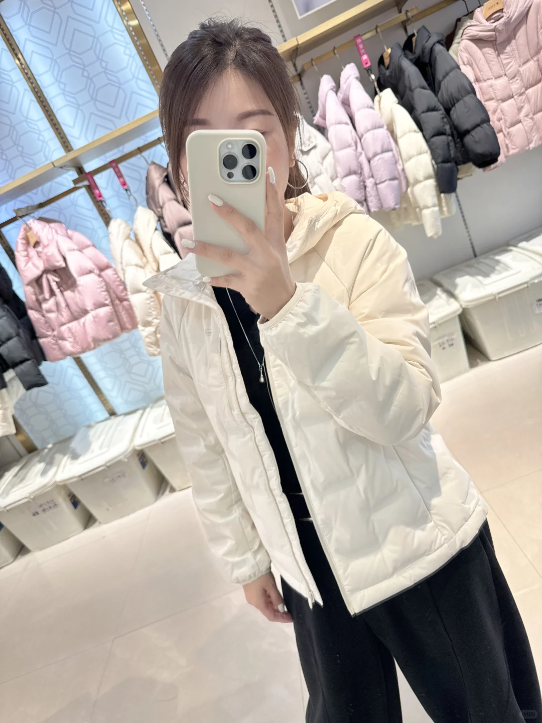 【爆款揭秘?】这件羽绒服竟然“缝”都没有？