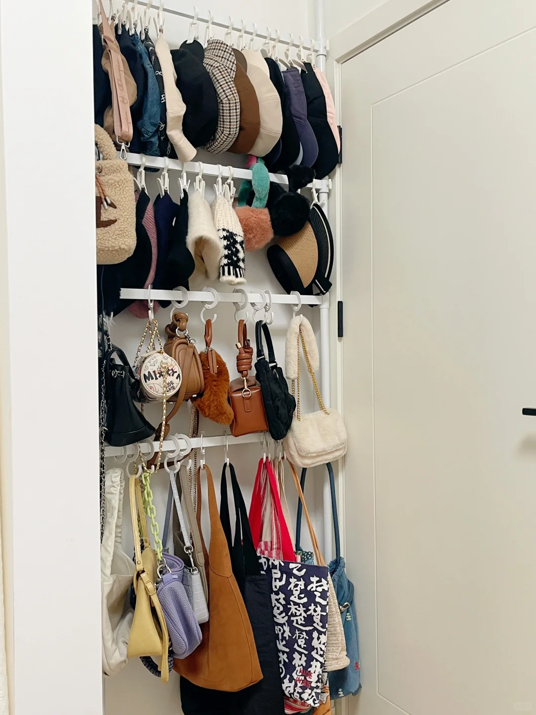 小户型最满意的帽子包包收纳找到啦！