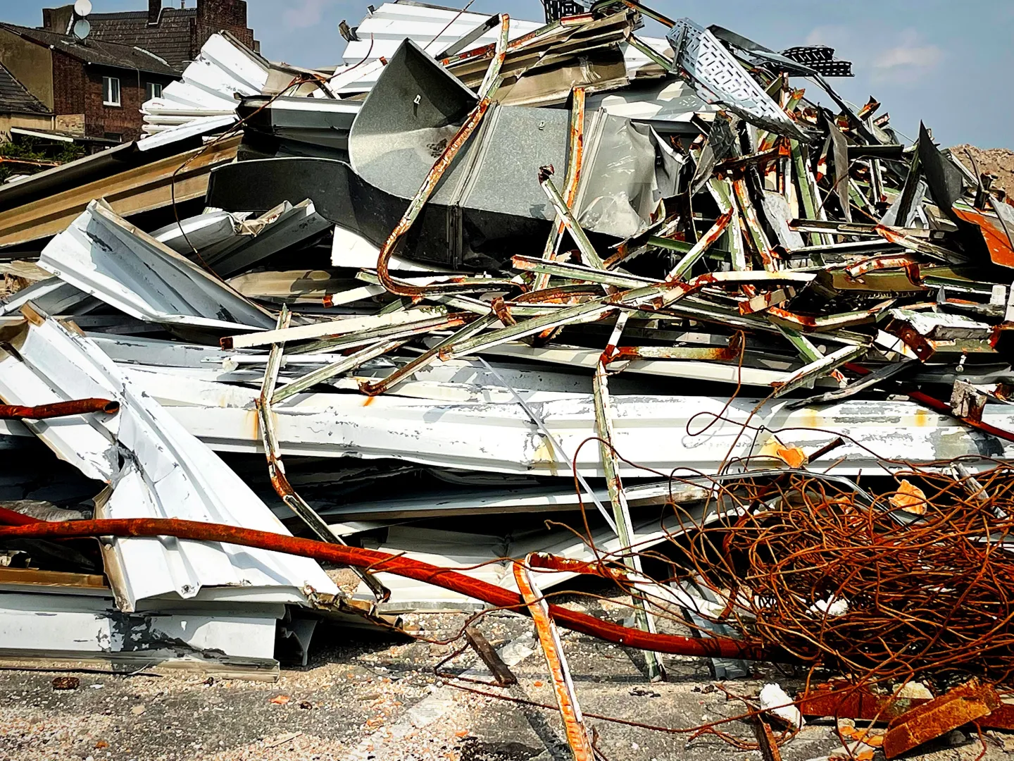 废铁回收：资源分布、分类与环境保护