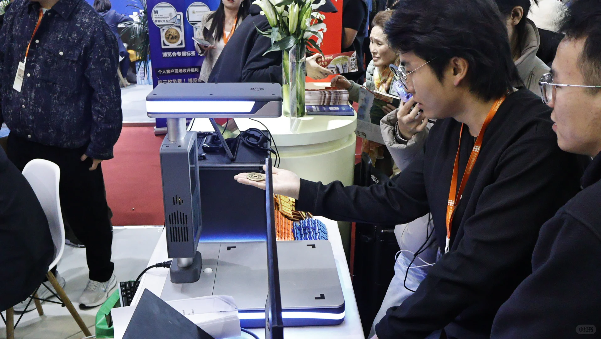 钱博会现场图灵展位好热闹！