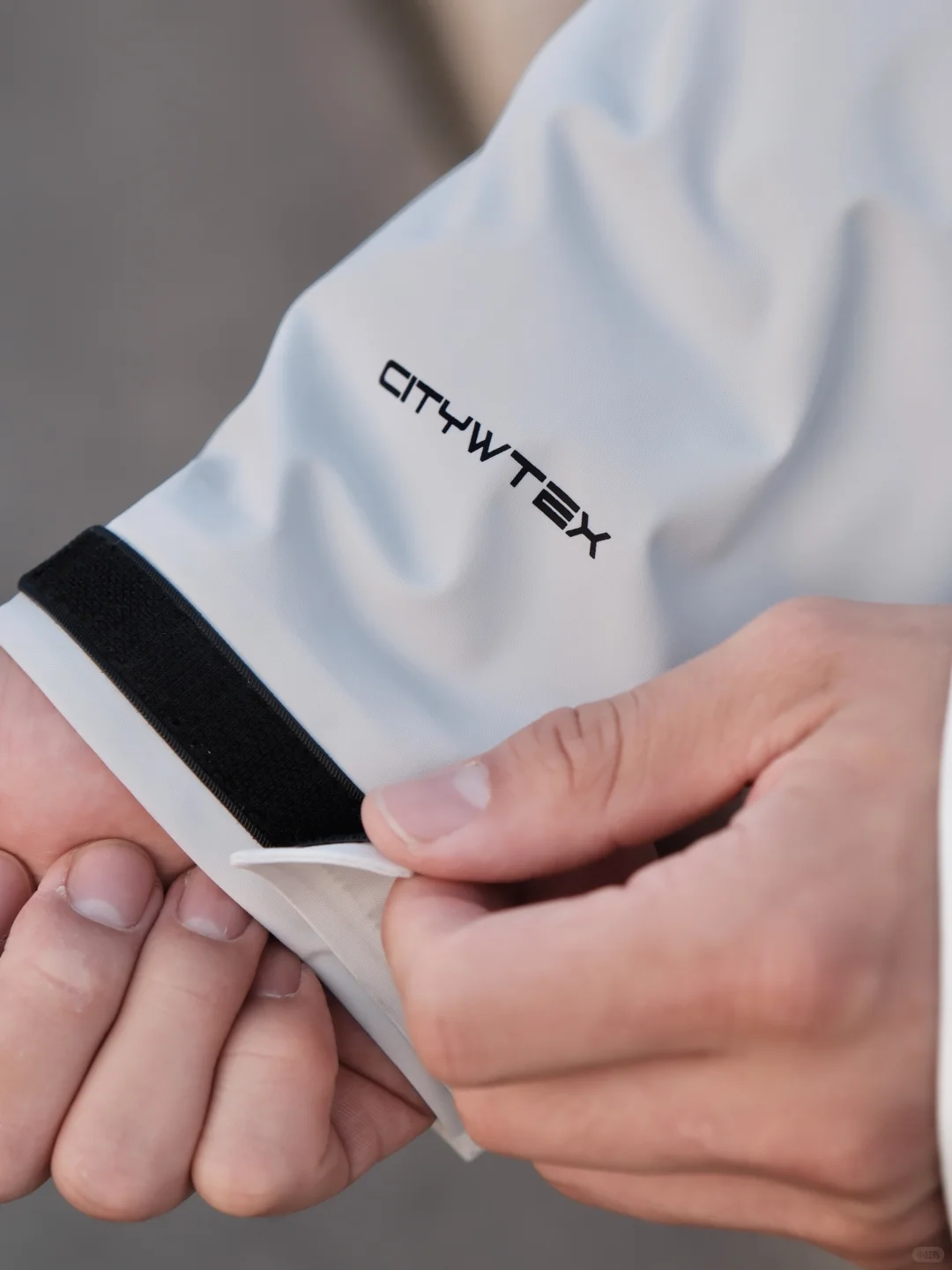 从城市到阿那亚，冲锋衣hold住所有景