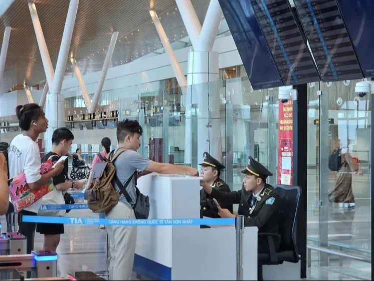 ✈️越南机场安检新规！?不脱鞋不掏电脑