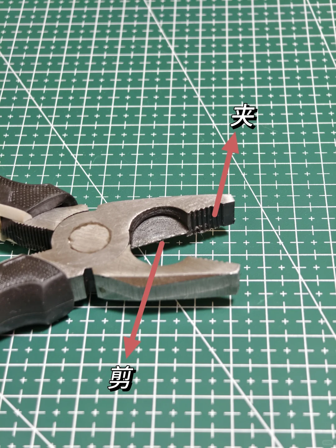 认识一下工具箱里的六边形战士：钢丝钳！