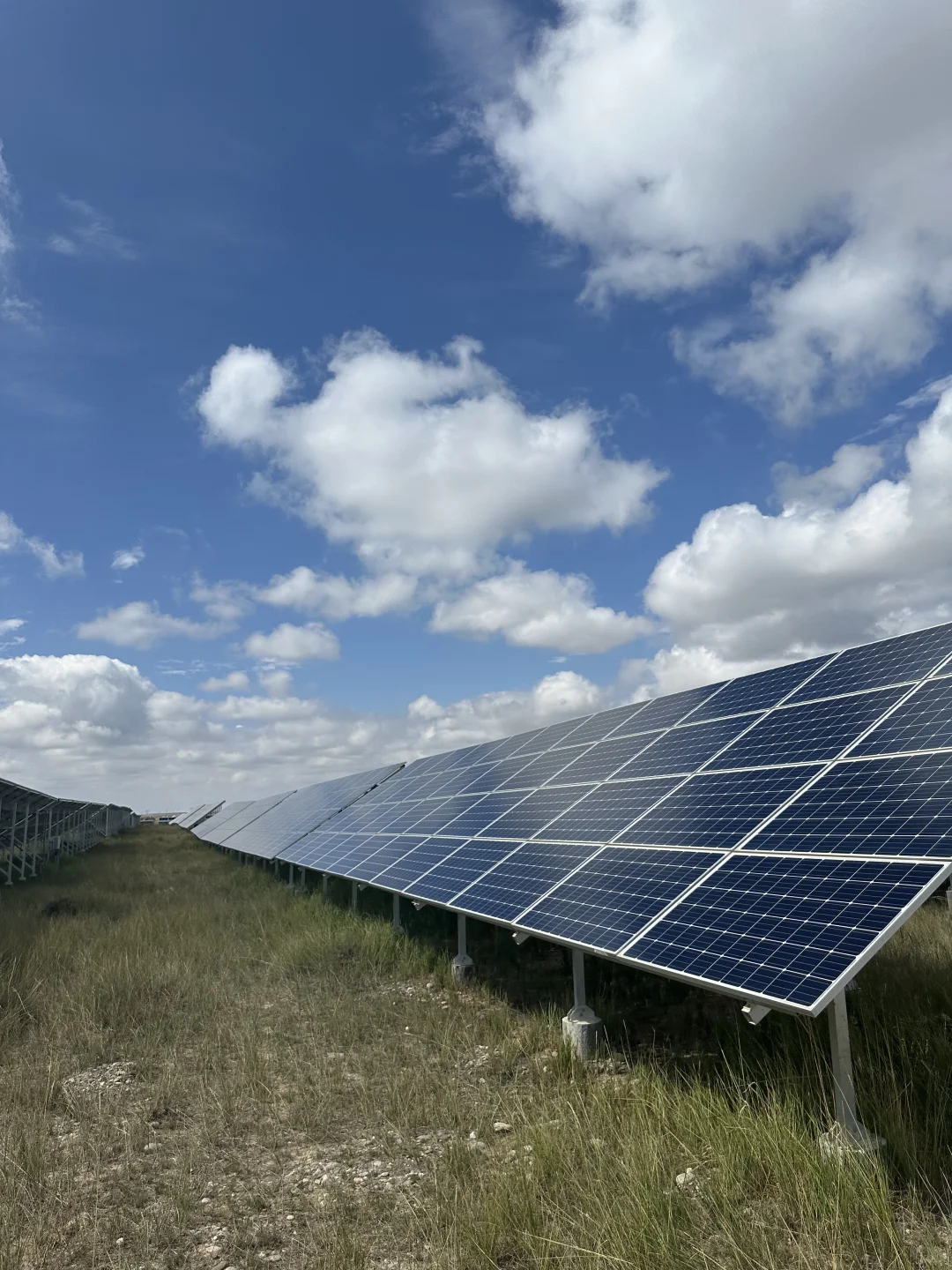 蔚蓝的天空下，光伏闪耀着光！