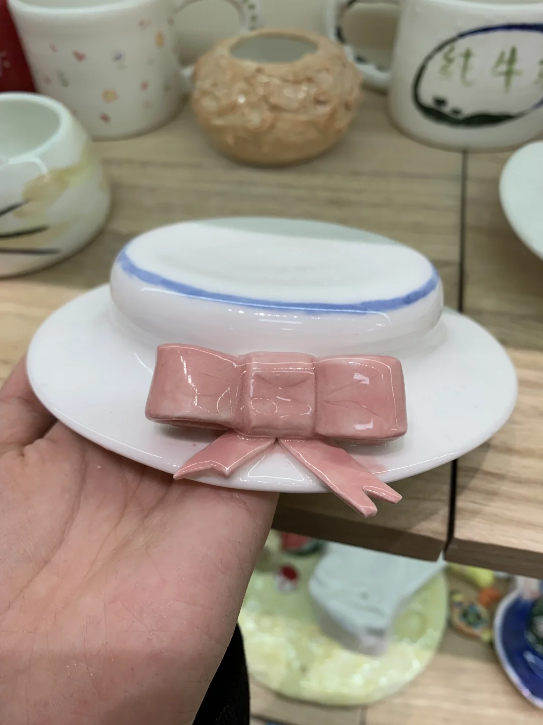 谁的烟灰缸做成陶瓷也这么好看！