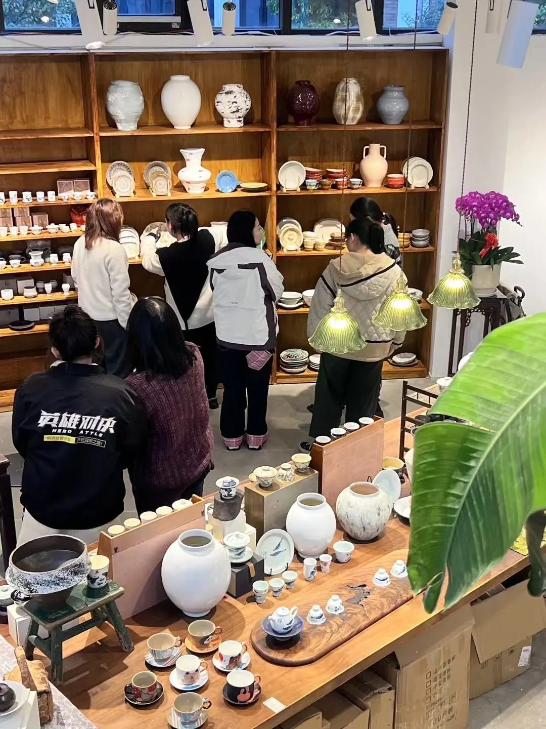 从摆摊500元到月入5万+,我的陶瓷创业之路