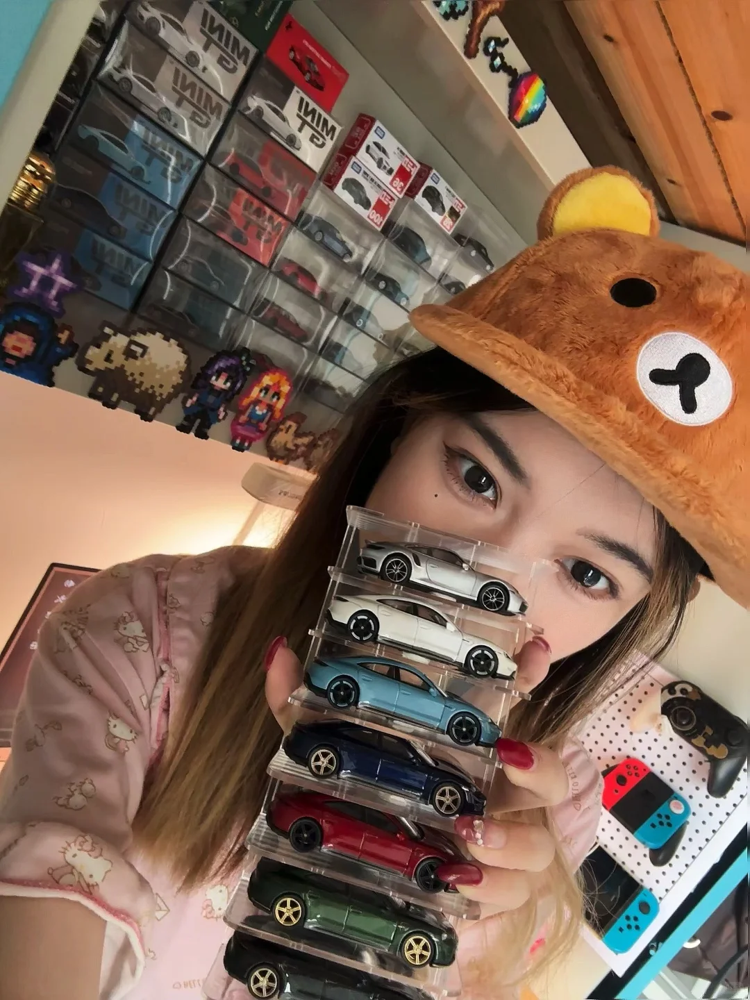 爱玩车模的女大学生宿舍布置