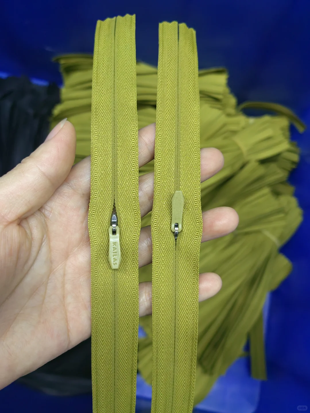 4号布边隐形，口袋拉链，宽度2CM