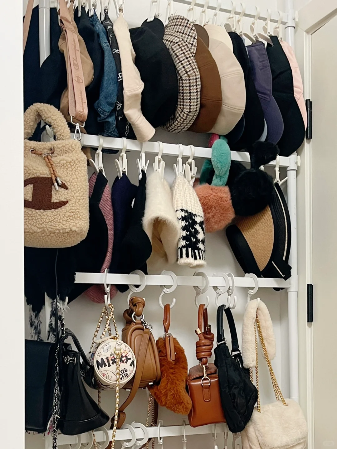 小户型最满意的帽子包包收纳找到啦！