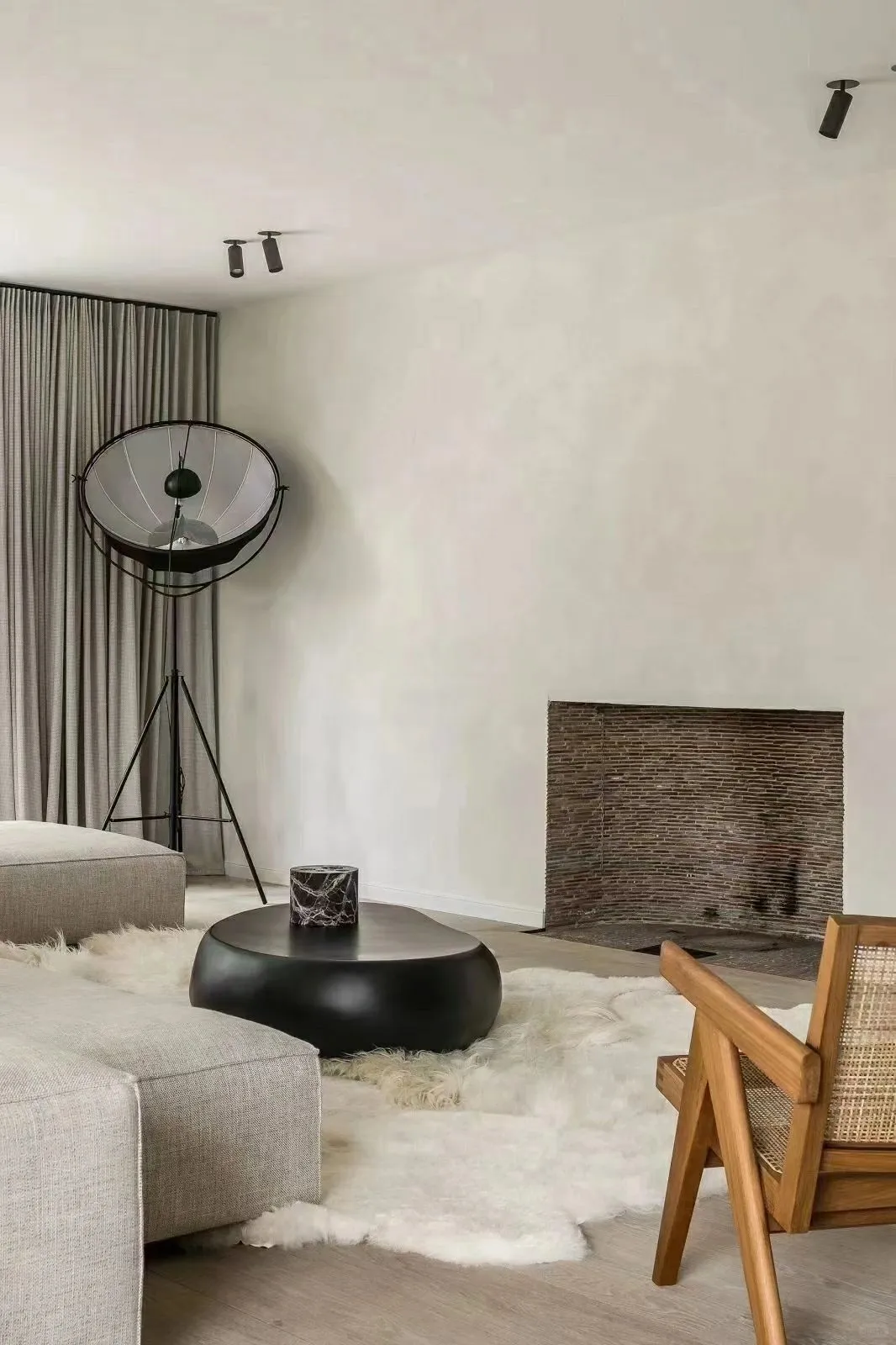 老房越住越憋屈？翻新关键一步：选对漆！