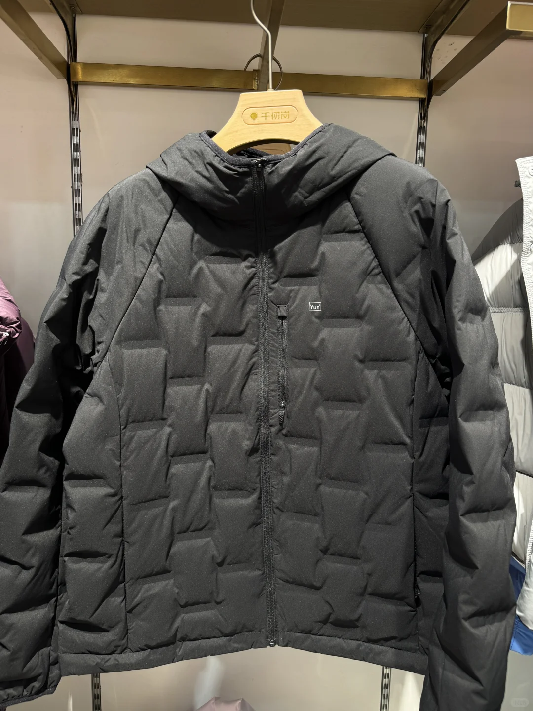 【爆款揭秘?】这件羽绒服竟然“缝”都没有？