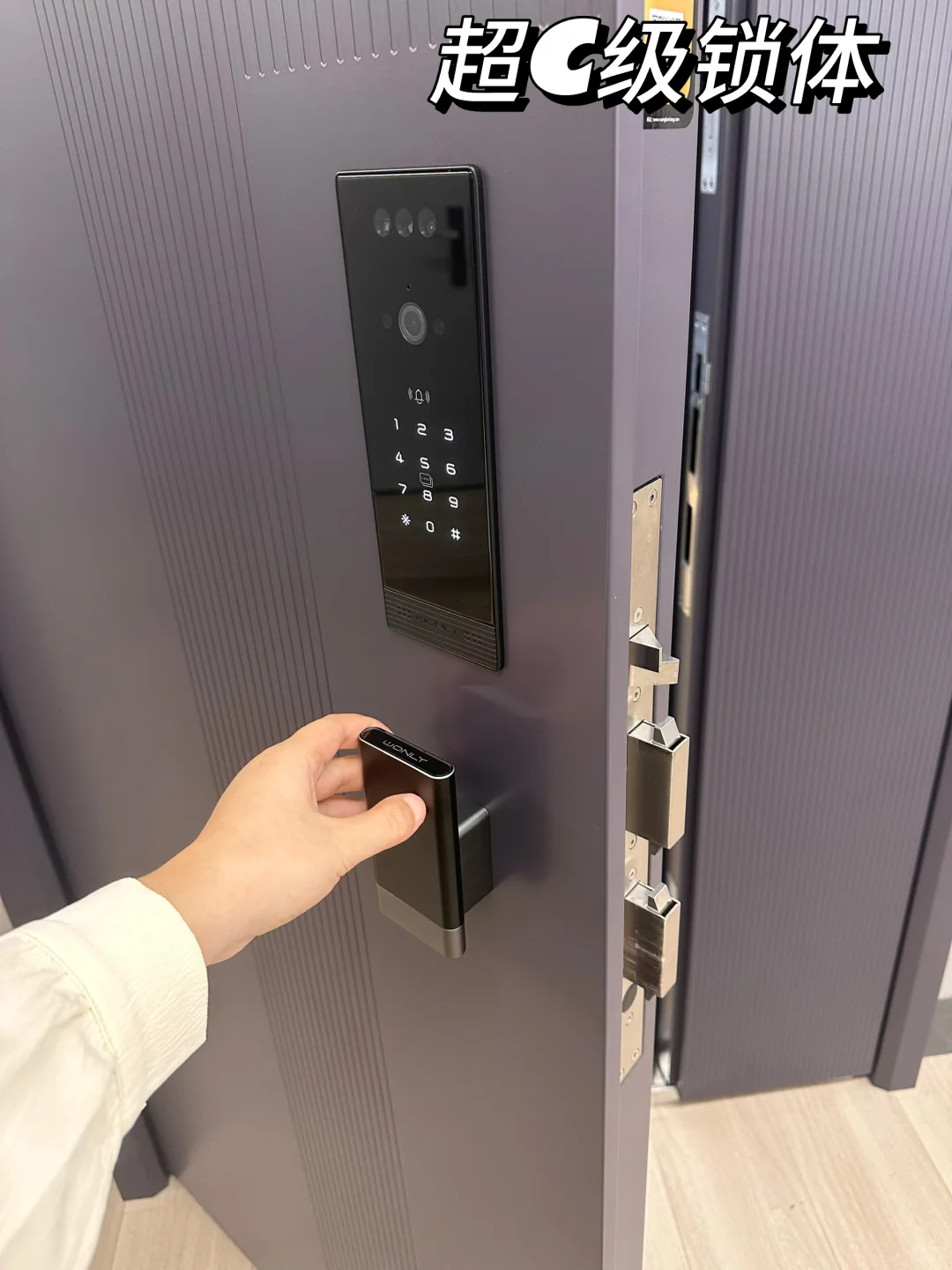 家门总被撬？真该换这门了！?