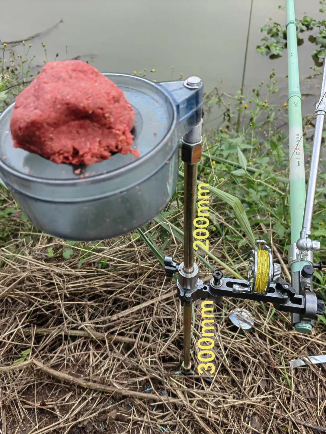 20块！自己组装方便又稳固的地插