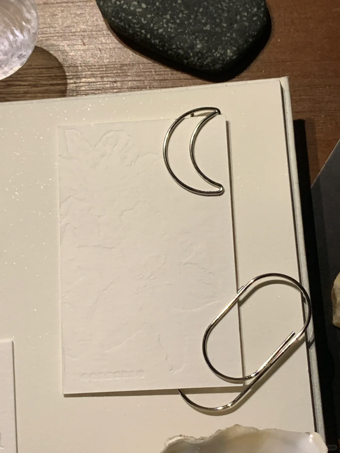 低调的凹印百合