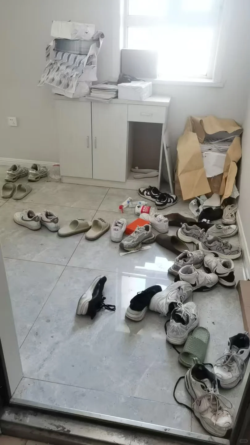 家里被搞成这样也是难为保洁了