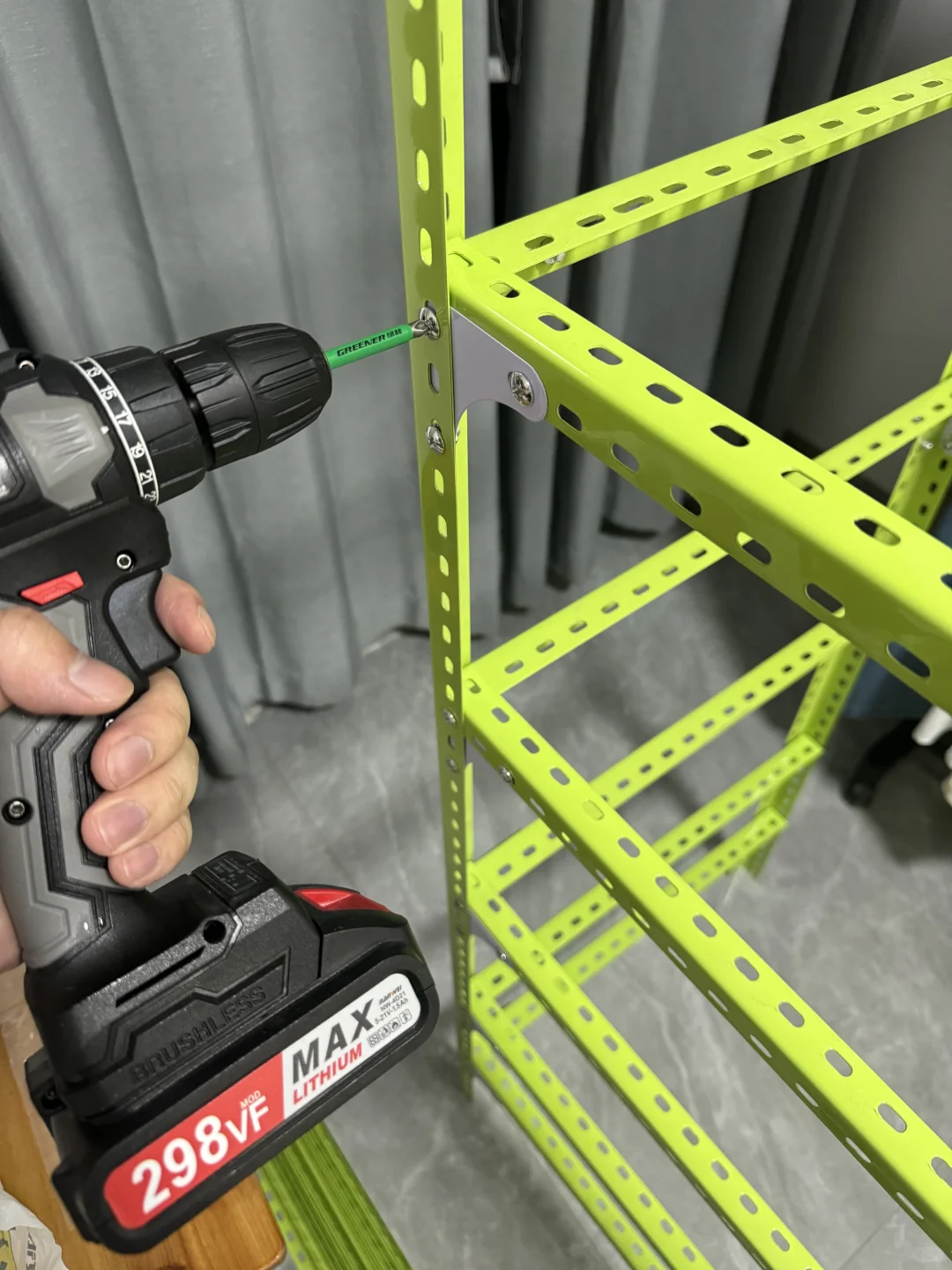 角钢搭完了！我宣布电动螺丝刀是最伟大发明