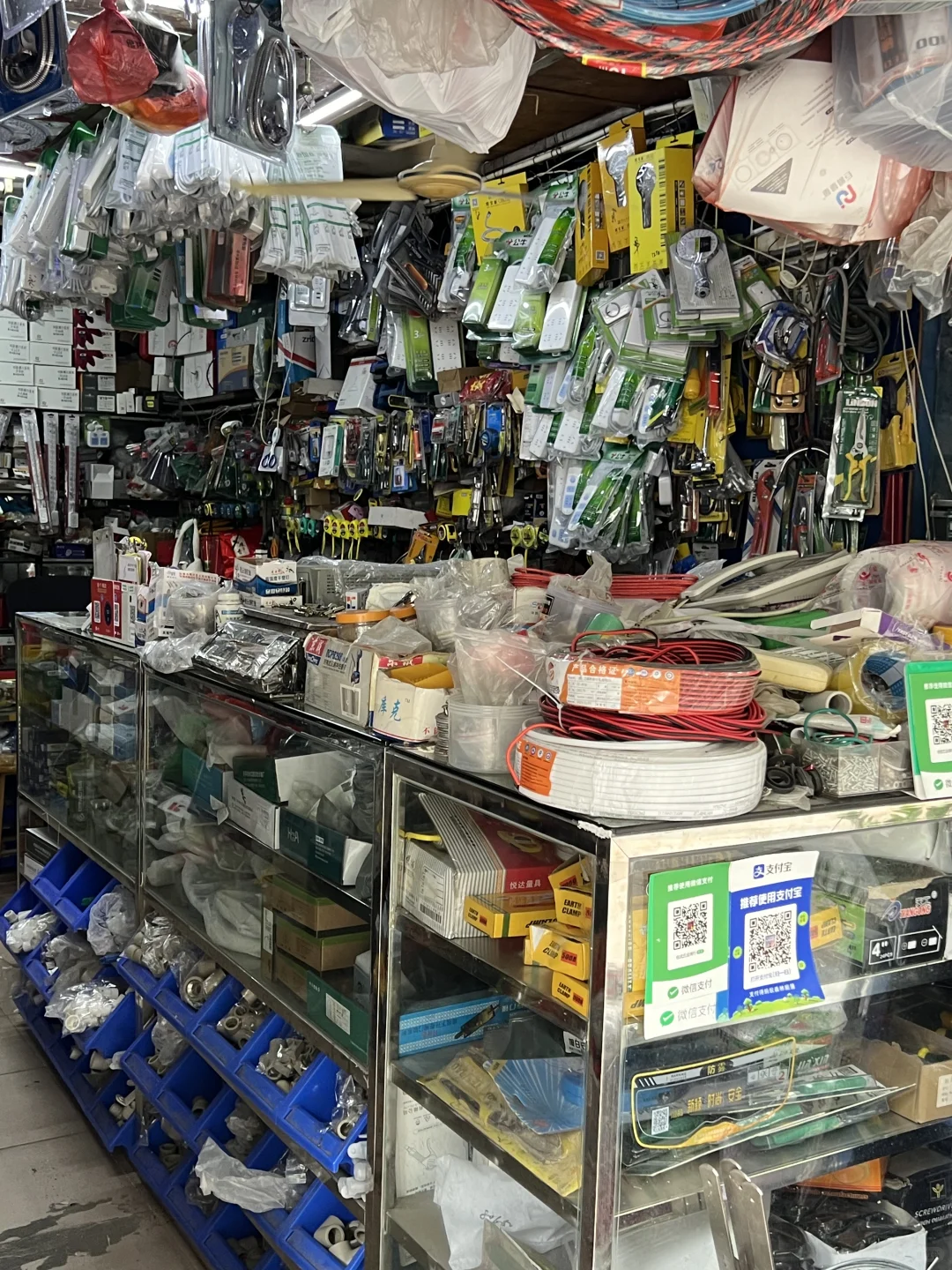 感谢本地人带路!!发现超棒的五金店!